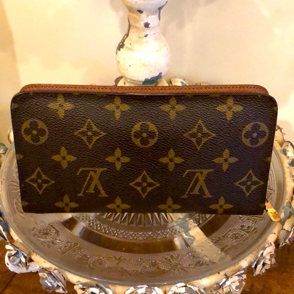 Louis Vuitton Zipper Wallet